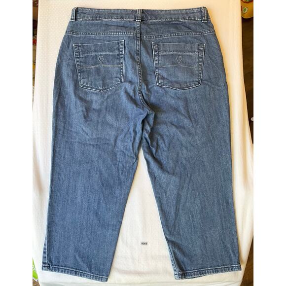 IZOD Women Cropped Jeans size 8 Blue Slim Fit Curvy Mid Rise - Picture 11 of 11